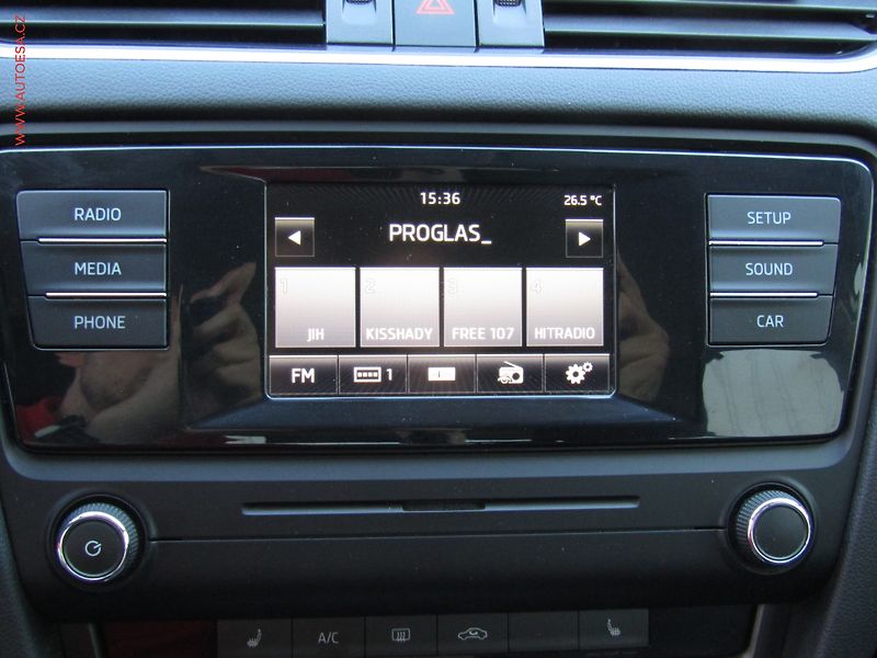Škoda Octavia (2014) 1.6TDi, ČR, Ambiente, TZ - fotka 14 z 16