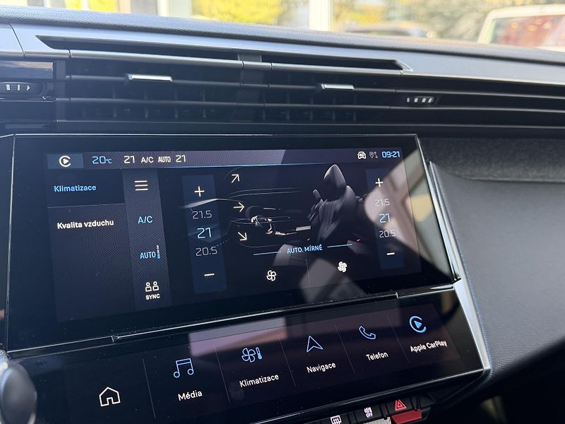 Peugeot 408 (2024) ALLURE PureTech 130k EAT8 - fotka 32 z 42