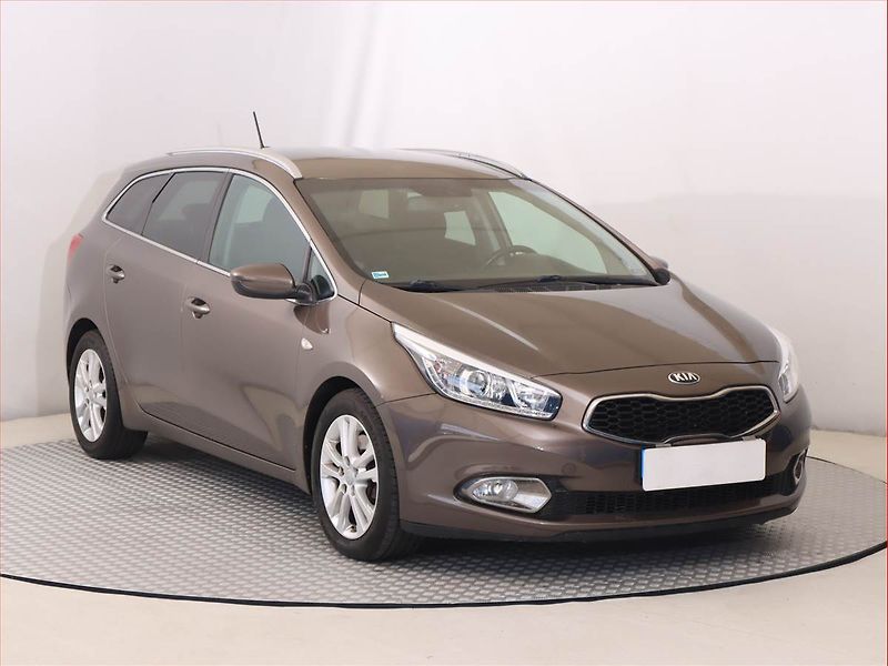 Kia Ceed (2015) 1.6 CRDi, Navi, Tempomat - fotografie inzerátu