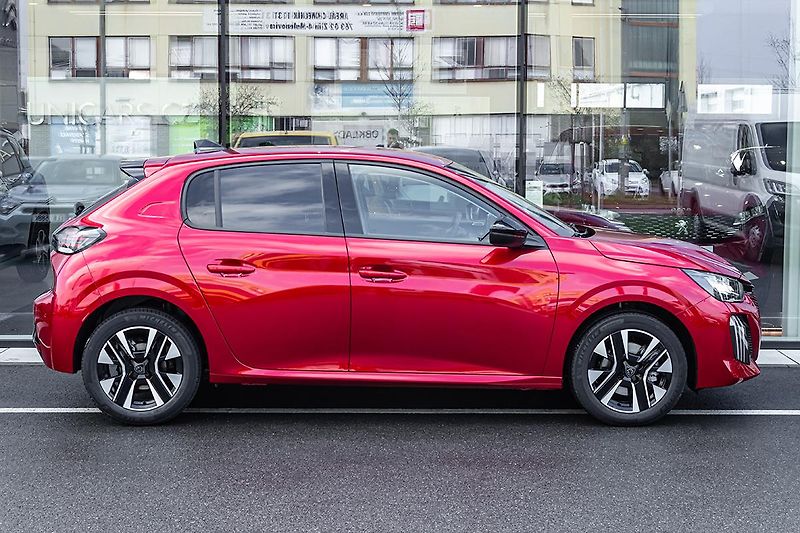 Peugeot 208 (2025) 1,2 ALLURE PureTech 100 S&S MA - fotka 5 z 19