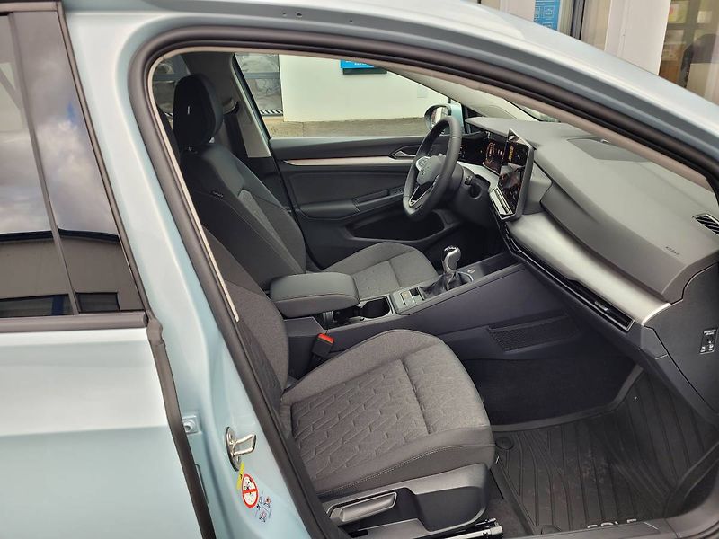 Volkswagen Golf (2025) 1.5 TSI People - fotka 52 z 54