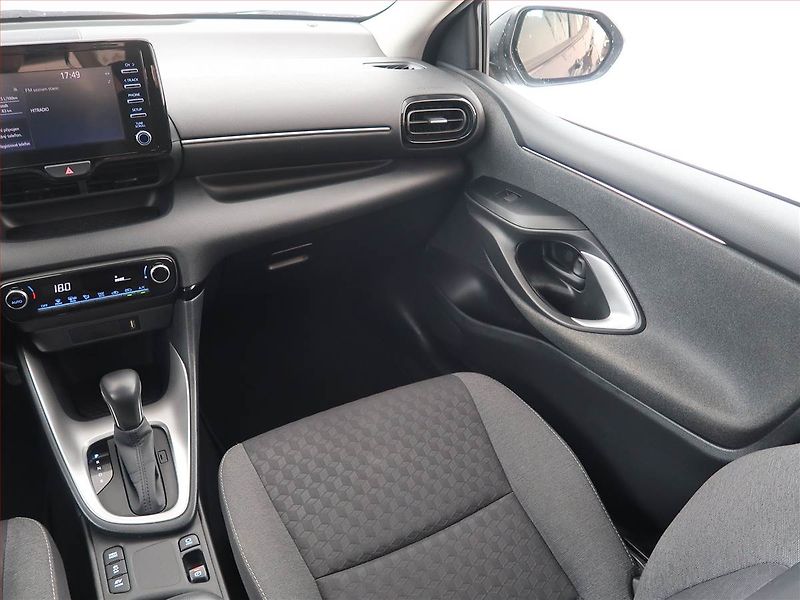 Toyota Yaris (2022) 1.5 VVT-i Hybrid, Automat - fotka 8 z 19
