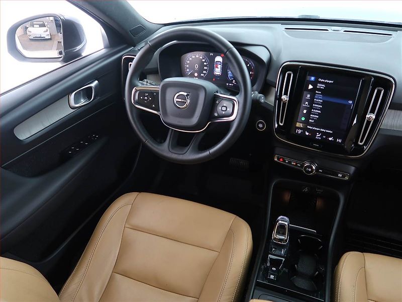 Volvo XC40 (2018) Inscription D4 AWD, 4X4 - fotka 7 z 17