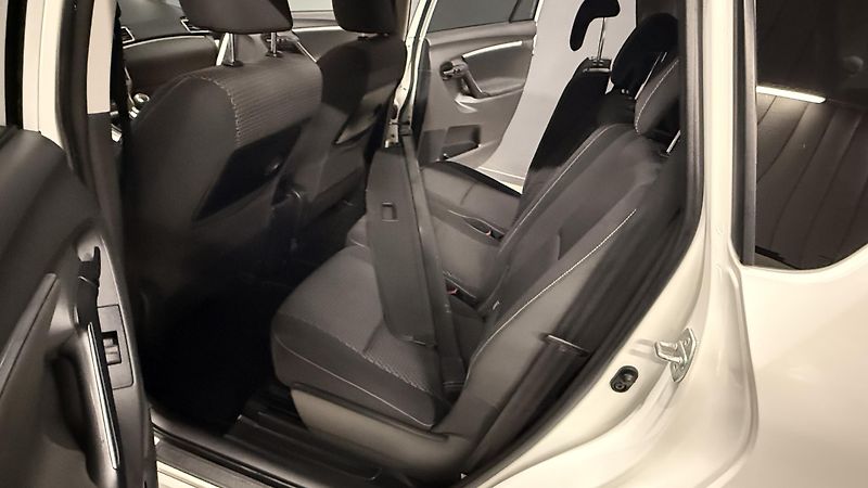 Toyota Verso (2014) 2.0DID,ČR,7 MÍST,2 MAJITEL - fotka 22 z 32