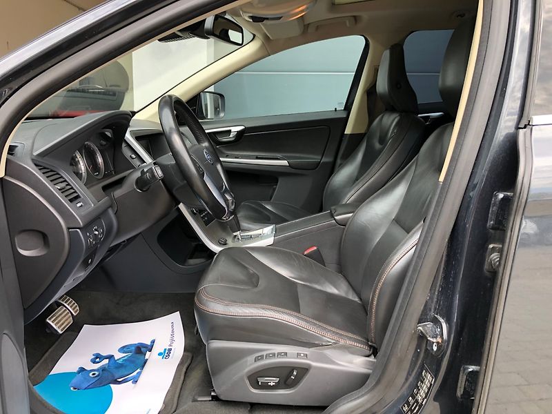 Volvo XC60 (2010) 2.4 D5 AWD - fotka 9 z 33