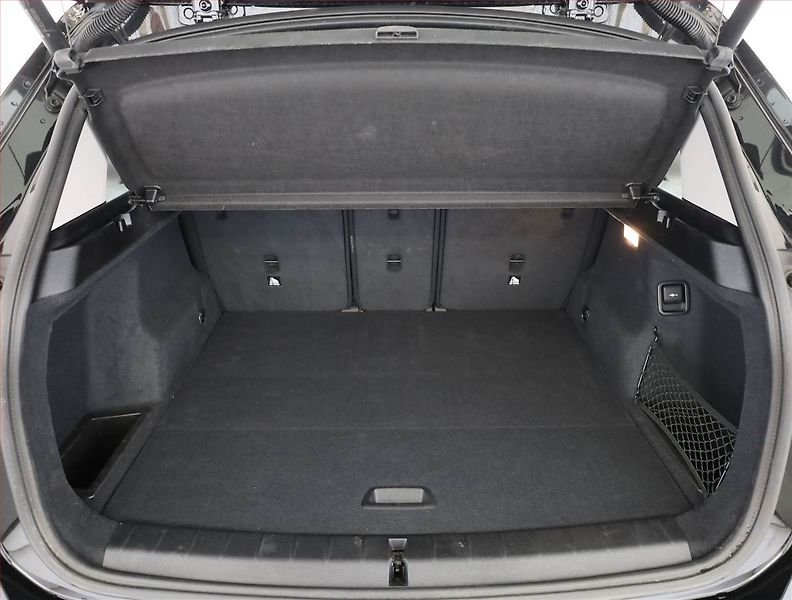 BMW X1 (2019) sDrive18d, Automat, Serv.kniha - fotka 17 z 18