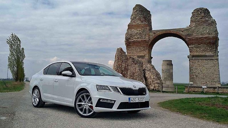 Škoda Octavia Combi RS a Škoda Octavia Scout.