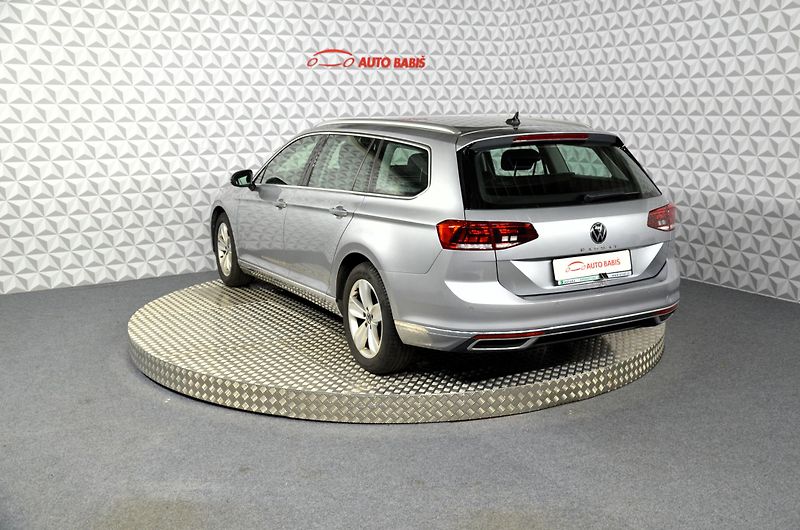 Volkswagen Passat (2023) 2.0 TDI 110 Elegance Variant - fotka 7 z 23