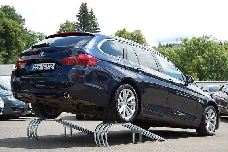 BMW Řada 5 (2014) 535d xDrive, 230 kW - fotka 4 z 48