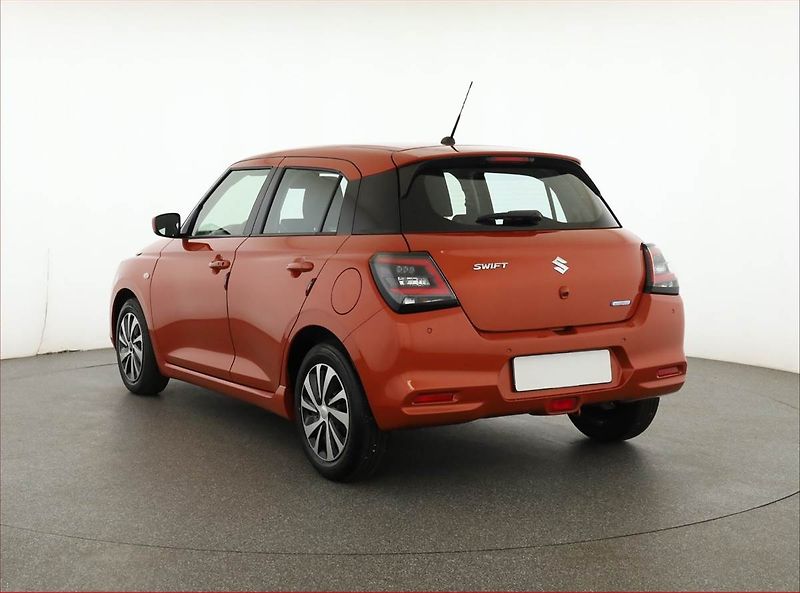 Suzuki Swift (2024) 1.2, ČR,1.maj, Serv.kniha - fotka 4 z 15