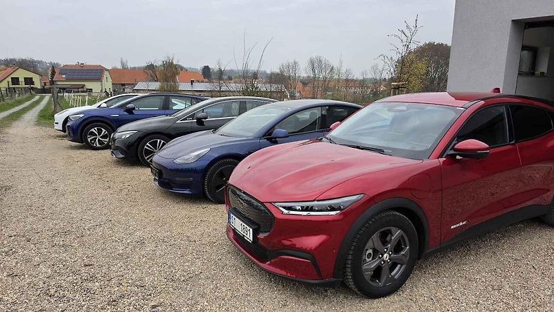 Dovoz elektromobilů se zvýšil.