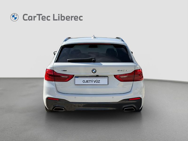 BMW Řada 5 540d xDrive Touring - fotka 19 z 21