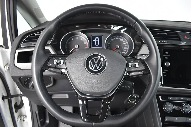 Volkswagen Touran (2022) 1.5TSI 110kW DSG, LED - fotka 18 z 23