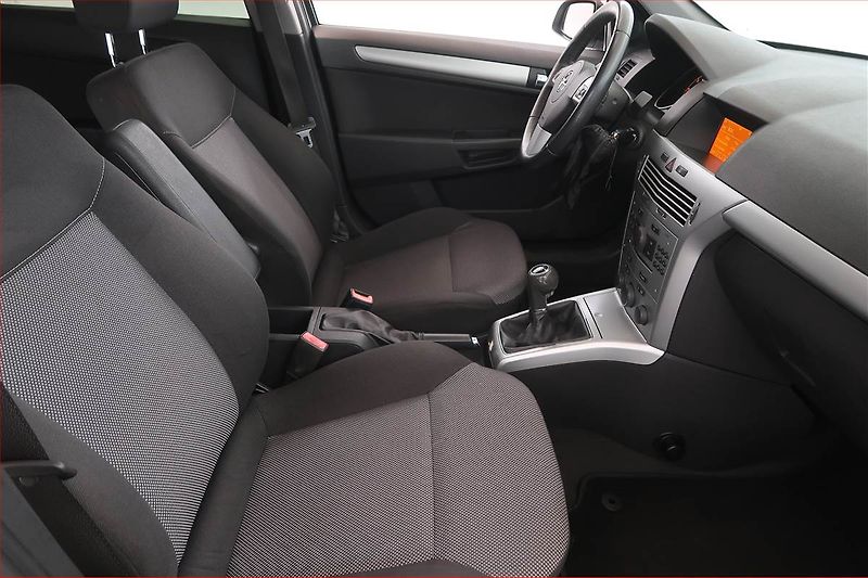 Opel Astra (2009) 1.7 CDTI, po STK, Tažné - fotka 9 z 16
