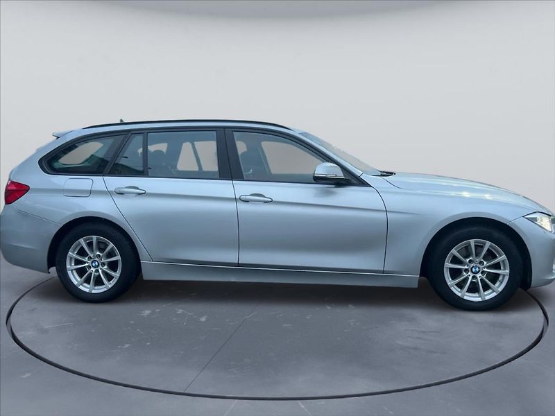 BMW Řada 3 320d Automat 140kw - fotka 4 z 19