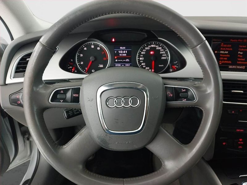 Audi A4 (2009) 2.0 TFSI, Automat, Navi - fotka 16 z 19