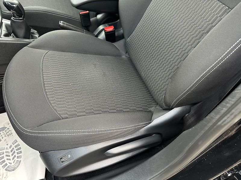 Peugeot 208 (2017) 1,2 61kw - fotka 16 z 23