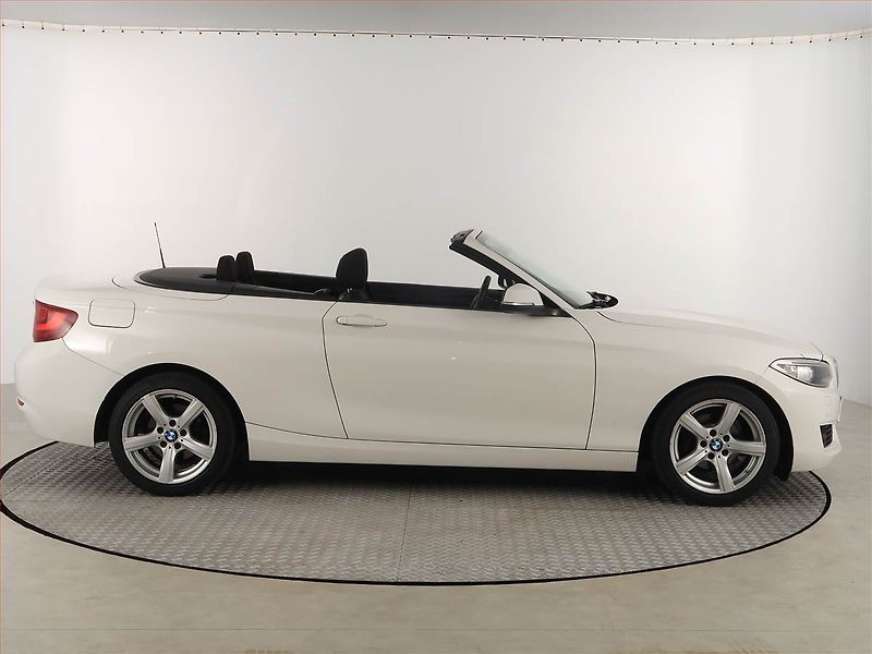 BMW Řada 2 (2017) 218d, Automat, Serv.kniha - fotka 6 z 21