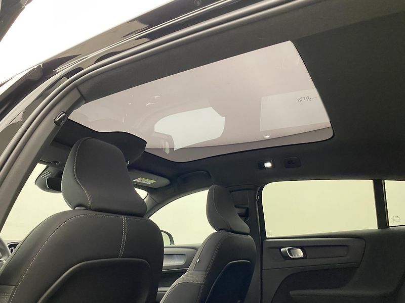 Volvo C40 PURE ELECTRIC RECHARGE PLUS - fotka 31 z 57