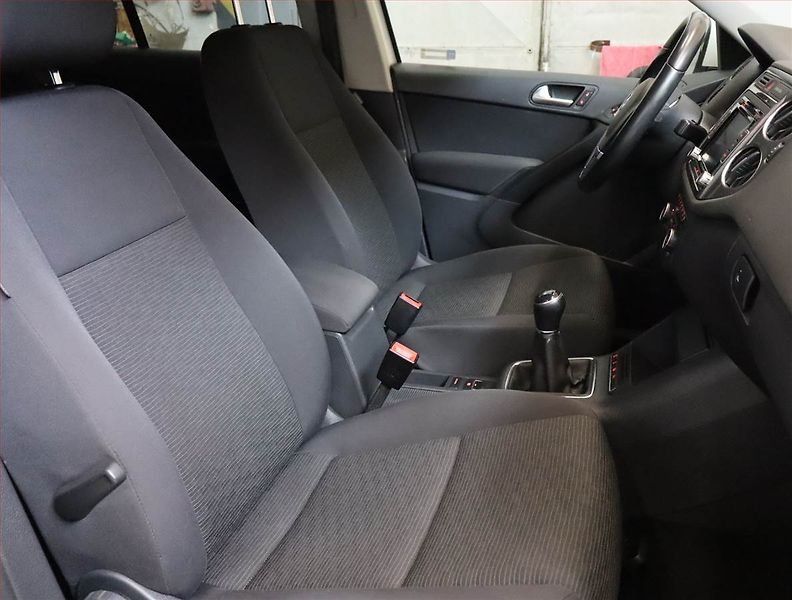 Volkswagen Tiguan (2014) 2.0 TDI, Bi-Xenony, Tempomat - fotka 9 z 19