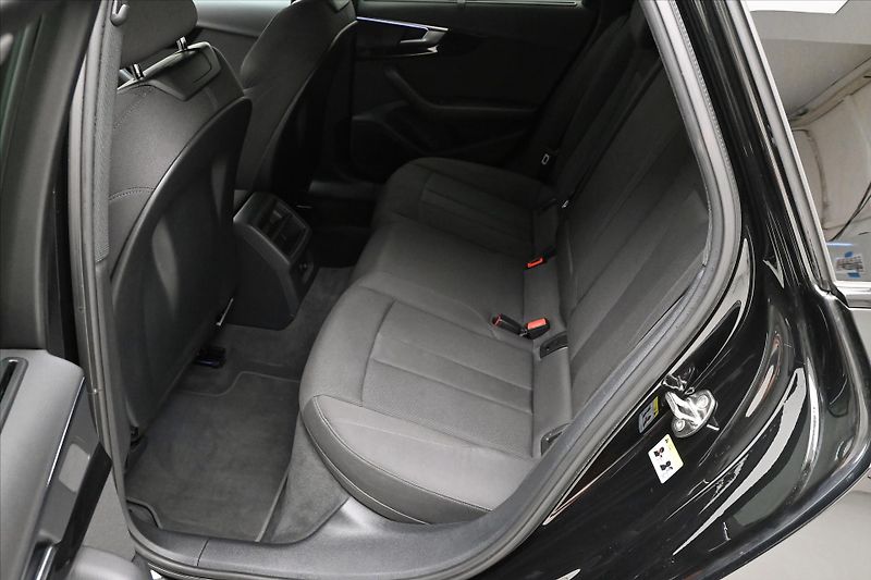 Audi A4 2,0 TDI 150 kW QUATTRO Záruka - fotka 14 z 32