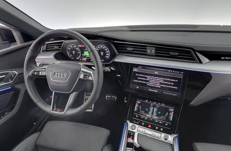 Audi Q8 e-tron 55 Q 360k Matrix Pano 4 zóny  - fotka 15 z 28