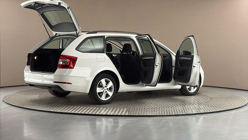 Škoda Octavia 1.6 TDI Ambition Combi - fotka 6 z 23