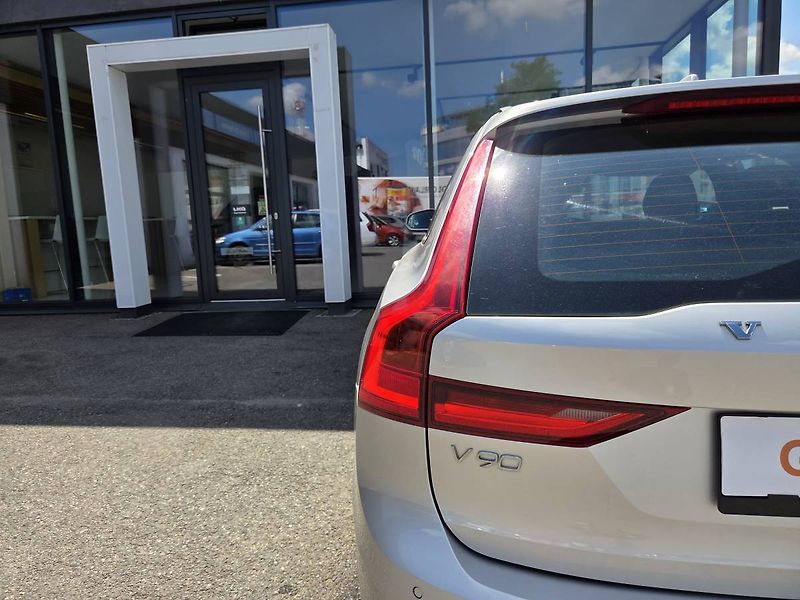 Volvo V90 (2018) D4 2.0 140kW - fotka 8 z 43