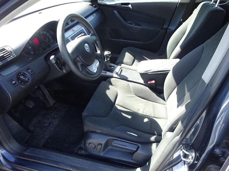 Volkswagen Passat 2.0TDI 103kW COMFORTLINE - fotka 9 z 15