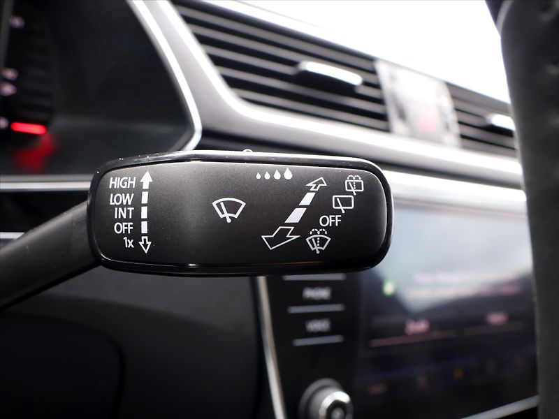 Škoda Superb 2,0 TDI DSG L&K DPH CZ - fotka 21 z 34