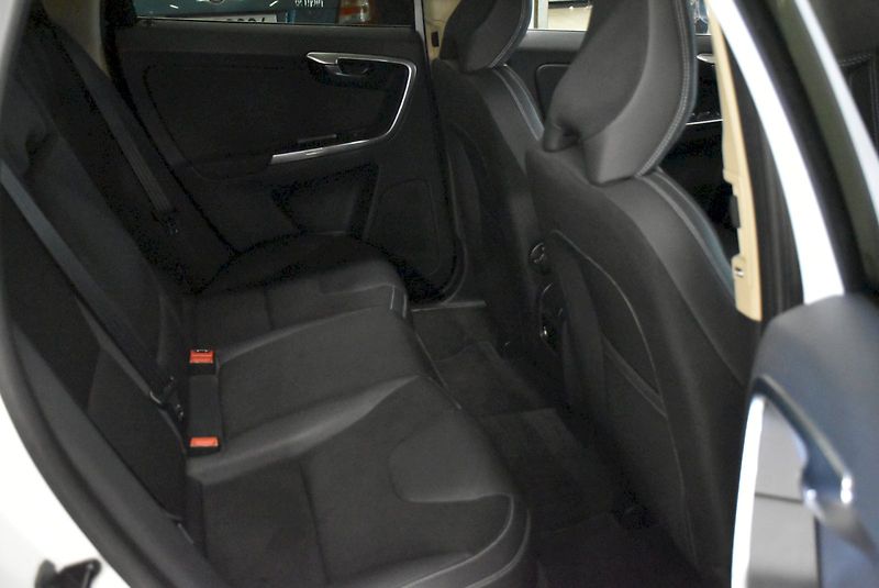 Volvo XC60 (2012) 2.4 D5 120kw 4x4 - fotka 10 z 20
