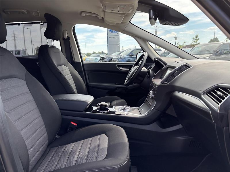 Ford S-MAX 2,5 HEV 140kW Titanium - fotka 23 z 47
