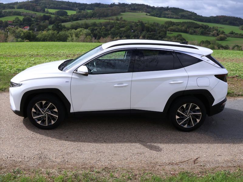 Hyundai Tucson 1,6 T-GDI 110 kW Smart Aut. DP - fotka 4 z 33