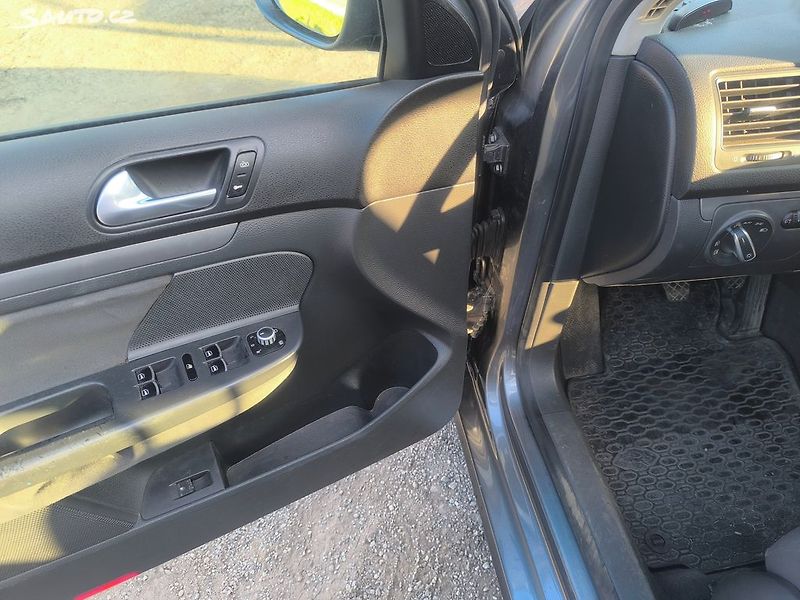 Volkswagen Jetta 1,9TDI BEZ DPF,KRÁSNÁ,220T.KM - fotka 22 z 29