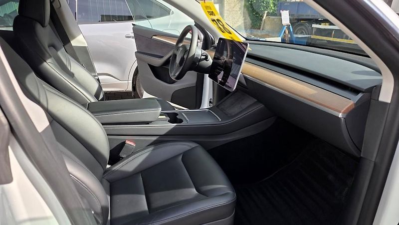 Tesla Model Y (2023) LR AWD Berlin Záruka SoH 92,9% - fotka 14 z 39