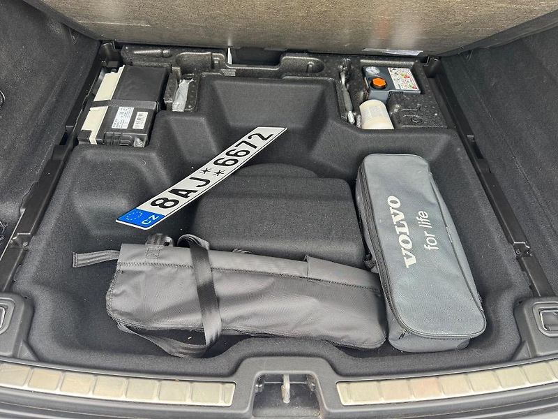 Volvo XC60 (2020) XC60 B4 Drive-E mHEV aut. Mome - fotka 20 z 27
