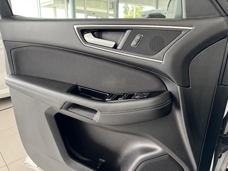Ford S-MAX 2,0TDCi EB*140kW*AT8*Titanium - fotka 30 z 35