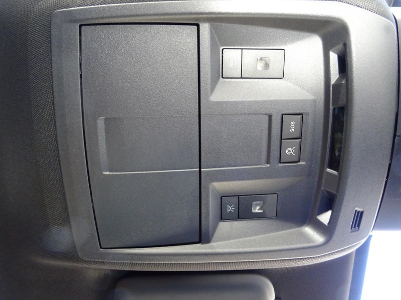 Peugeot 3008 (2026) BUSINESS Hybrid 145k e-DCS6 - fotka 37 z 45