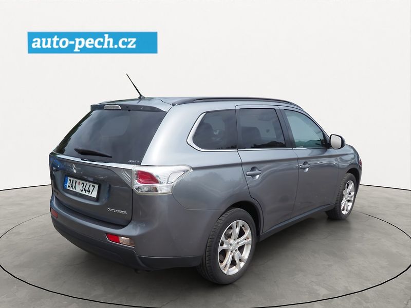 Mitsubishi Outlander (2014) 2.2 D-ID AT Instyle, AWD, 7m - fotka 4 z 41