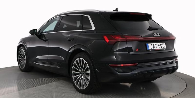 Audi Q8 e-tron 55 Q 360k Matrix Pano 4 zóny  - fotka 8 z 28