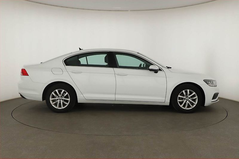 Volkswagen Passat (2021) 1.5 TSI, ČR,1.maj, Tempomat - fotka 6 z 19