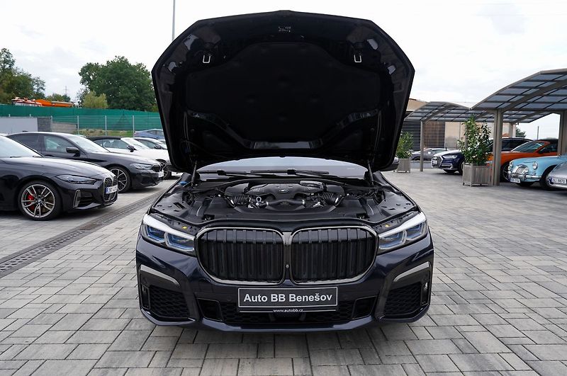 BMW Řada 7 750i xDrive Mpaket/530 PS - fotka 9 z 47