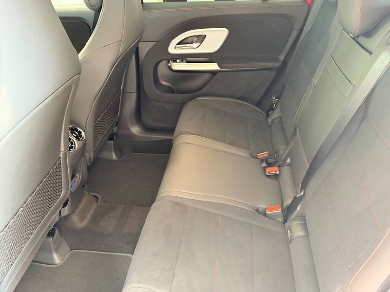 Mercedes-Benz GLB (2026) 200 4MATIC - fotka 3 z 6