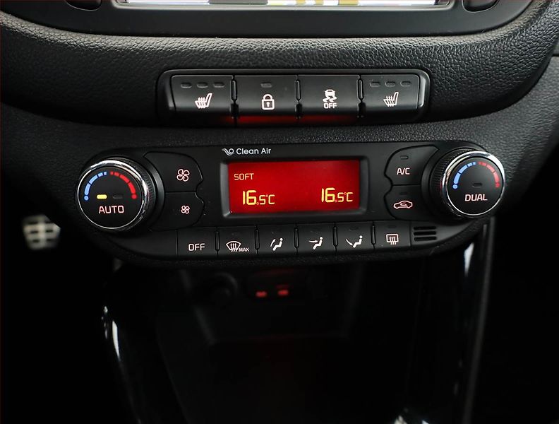 Kia Ceed (2014) 1.6 T-GDI GT, Kůže, Navi - fotka 11 z 21