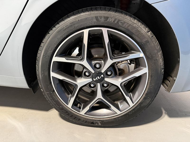 Kia Ceed 1.5 T-GDI 118kW Top SW DCT - fotka 13 z 13