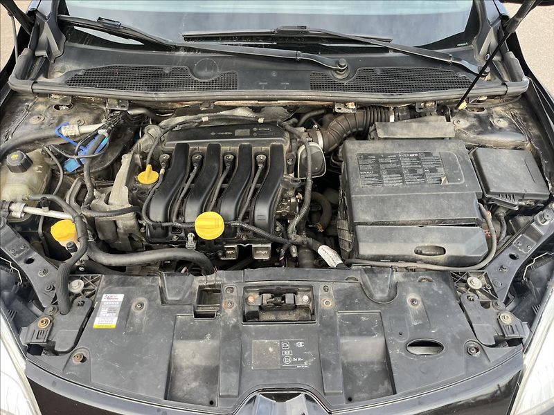Renault Mégane 1,6 i KLIMA ALU 2x KOLA - fotka 31 z 36