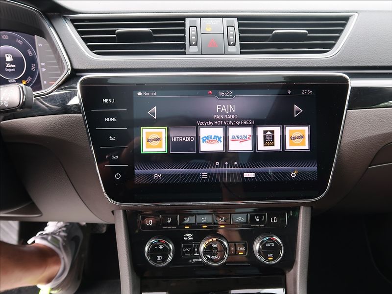 Škoda Superb 2,0 TSi,200kW,NovéČR,L&K,4x4 - fotka 14 z 32