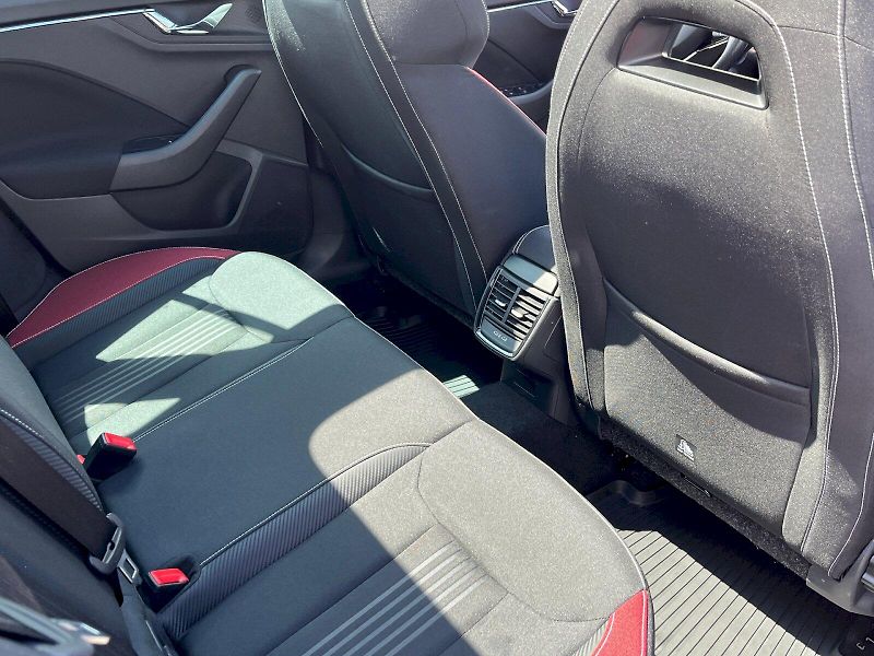 Škoda Kamiq (2023) 1.0 TSI 81 kW Monte Carlo DSG - fotka 29 z 32