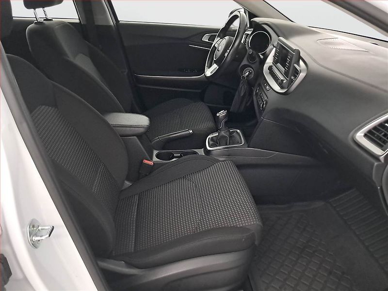 Kia Ceed (2021) 1.0 T-GDI, Serv.kniha - fotka 9 z 17
