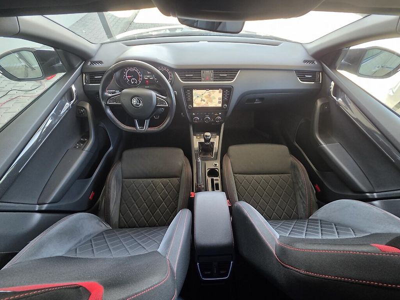 Škoda Octavia Combi 2,0 TDi 135 kW RS - fotka 10 z 23
